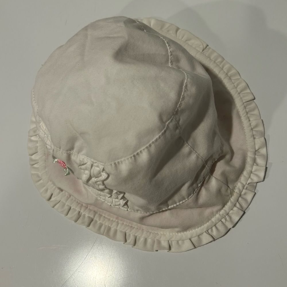 Rosettes and Ruffled White Sunhat - Picture 3 of 10